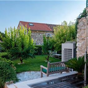 4 Bedroom Villa with Pool and Sea Views in Hvar Town, Sleeps 8